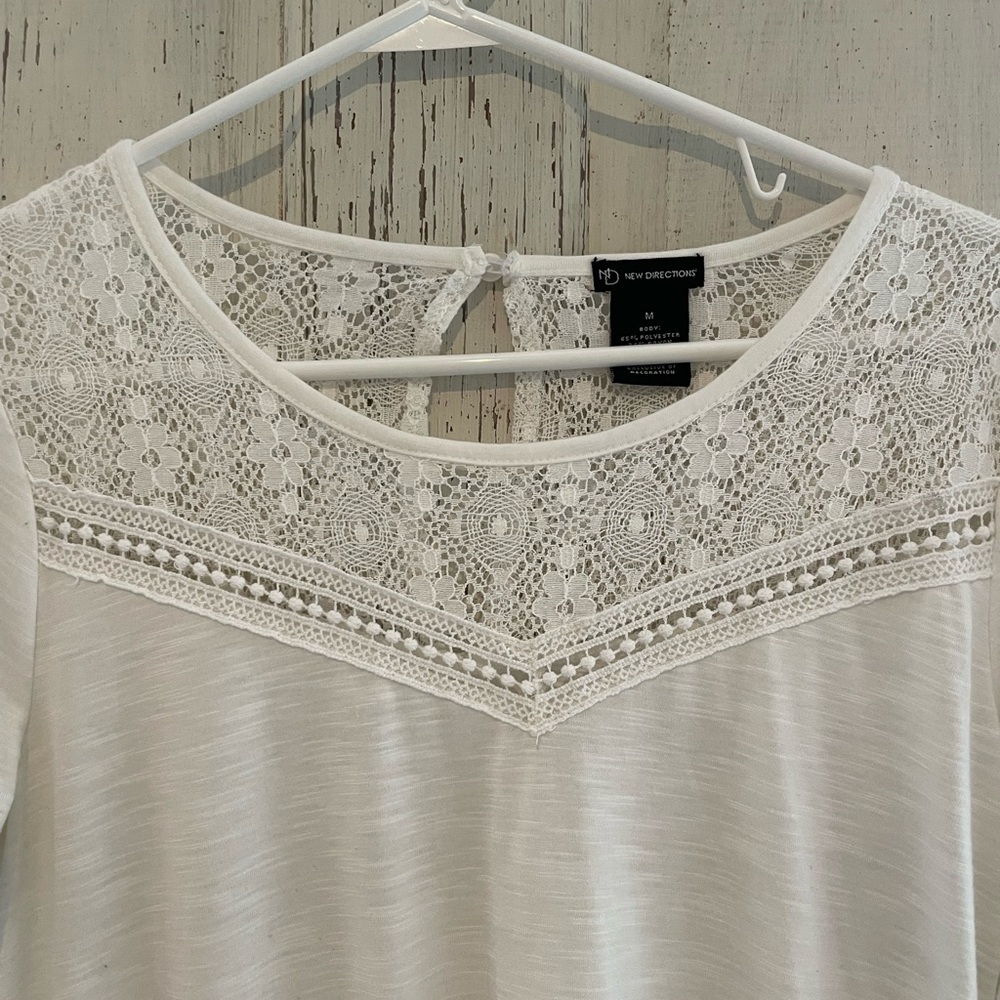 New Directions Boho lace/fringe bell sleeve top Sz medium - Picture 2 of 6